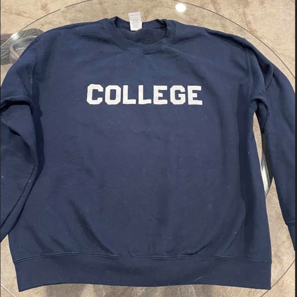 Gildan Other - "College" sweatshirt